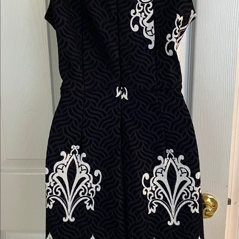 Dress - Picture 3 of 4
